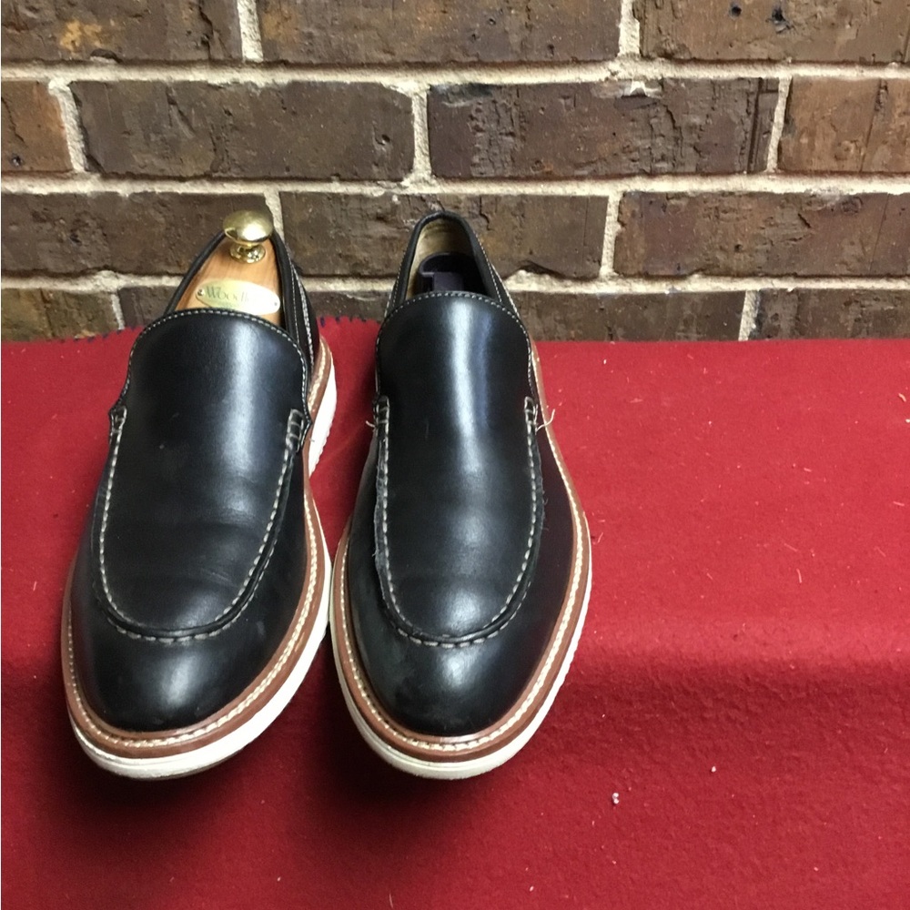 Men's Black Leather Slip-On Loafers with Contrast Welt